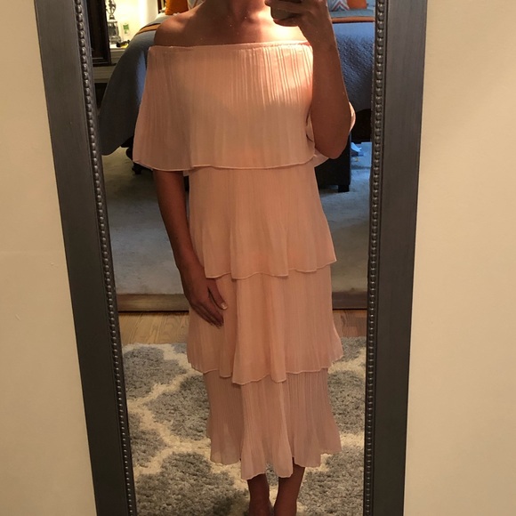Medium. Blush Pink off the shoulder 3-tiered dress. - Picture 4 of 5